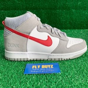 DUNK HIGH SE GS 'ATHLETIC CLUB - LIGHT SMOKE GREY GYM RED'